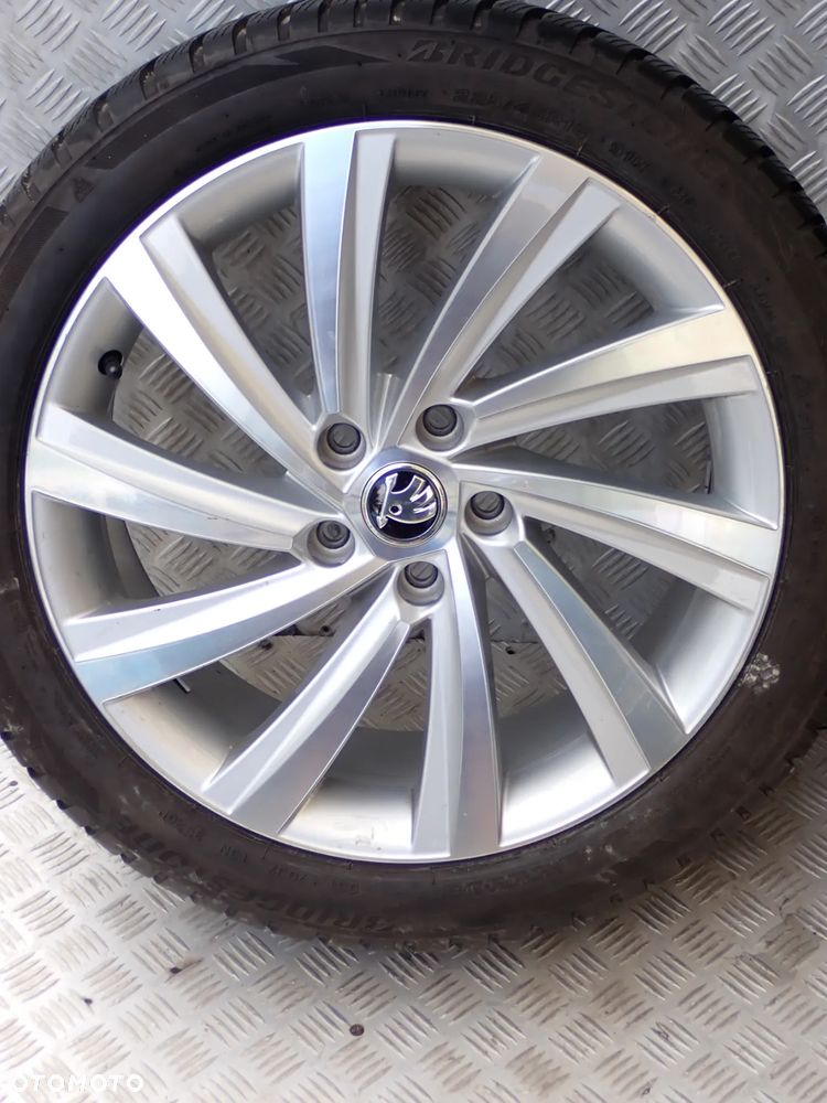 KOŁA FELGI ALUMINIOWE SKODA 7,5JX18  ET 48  5X112  5E3601025H/AG  Z OPONAMI ZIMA BRIDGESTONE 225/45/18  2900 - 4