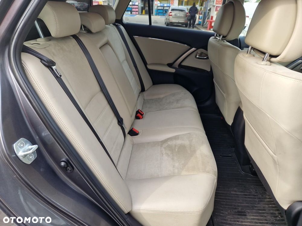 Toyota Avensis 1.8 Premium - 15