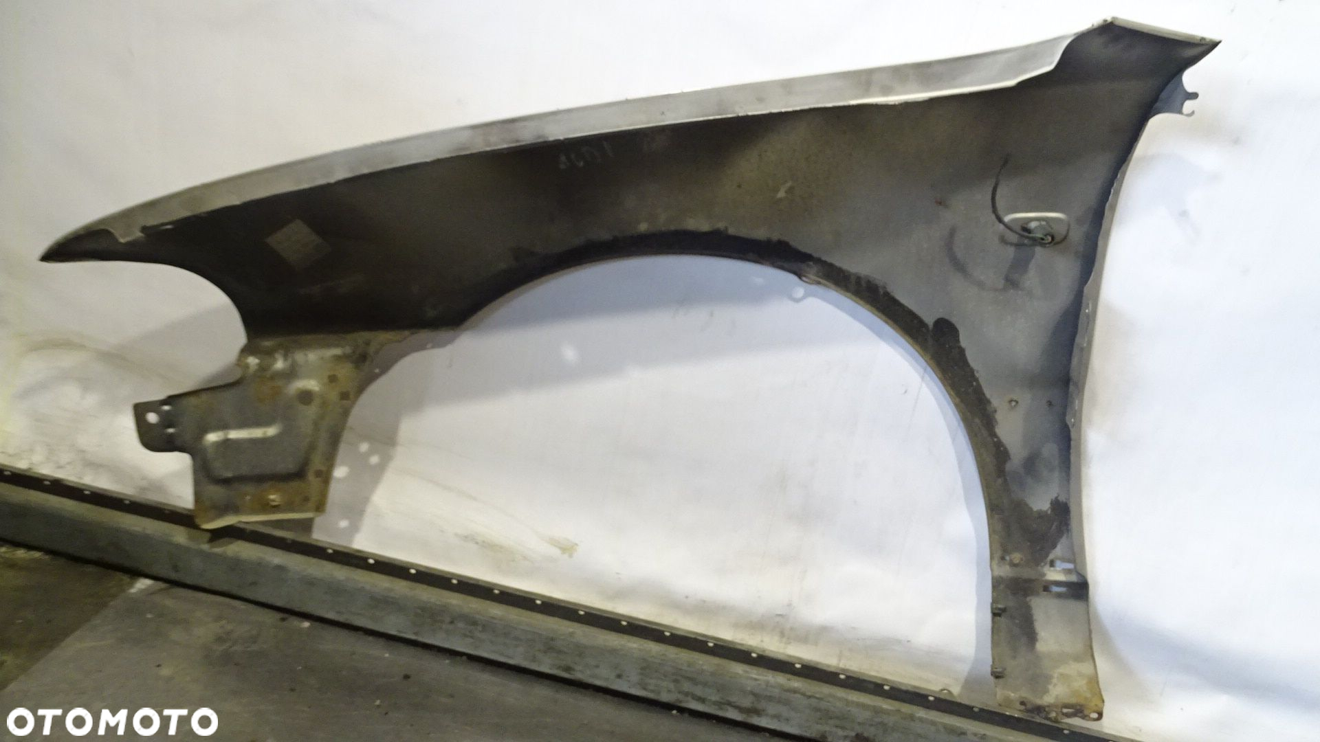 BŁOTNIK PRAWY PRZEDNI AUDI A4 B5 - 9