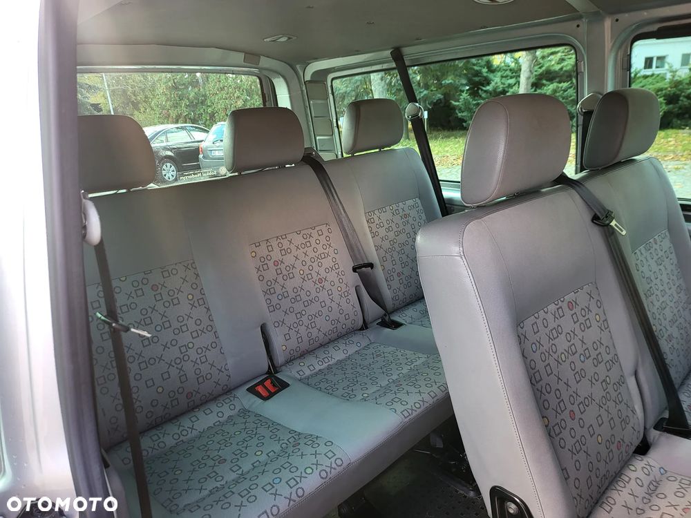 Volkswagen Caravelle - 18