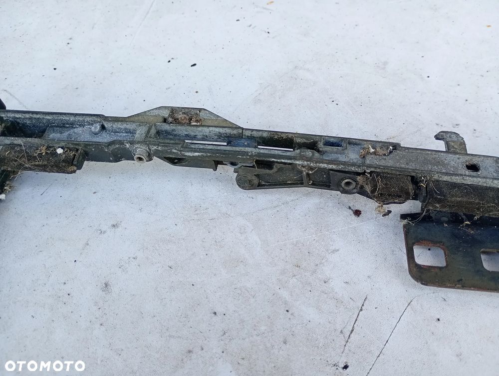 Mercedes 124 prowadnica szyberdachu 1247820612 - 1