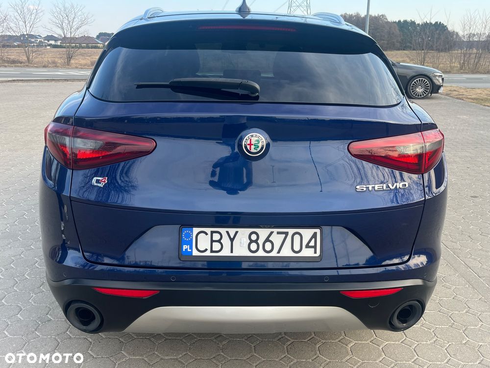 Alfa Romeo Stelvio 2.0 Turbo 16V AT8-Q4 Ti - 4