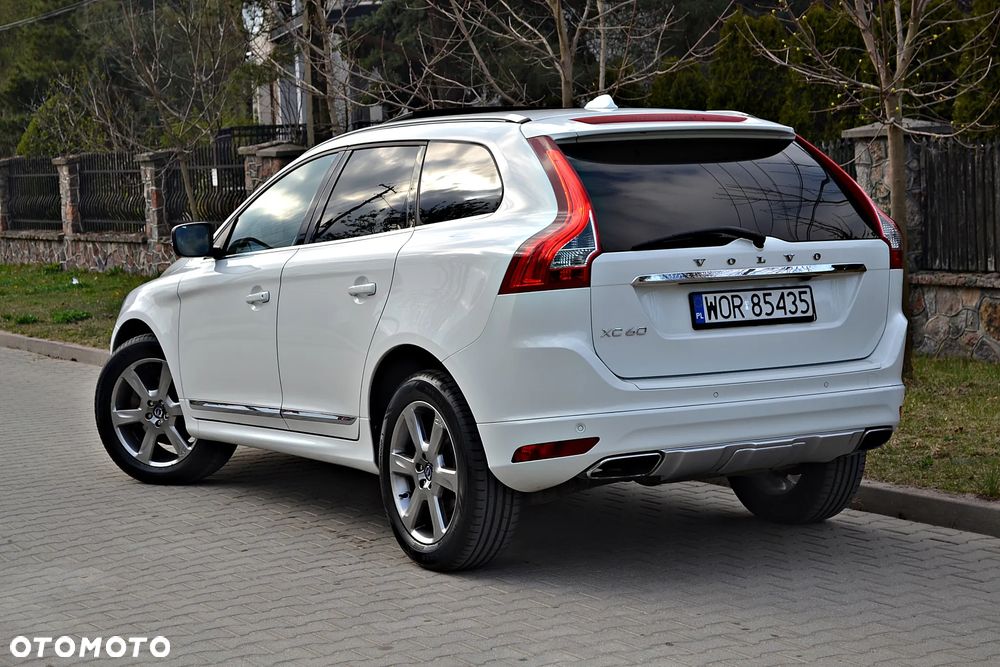 Volvo XC 60 D5 AWD Geartronic Summum - 9
