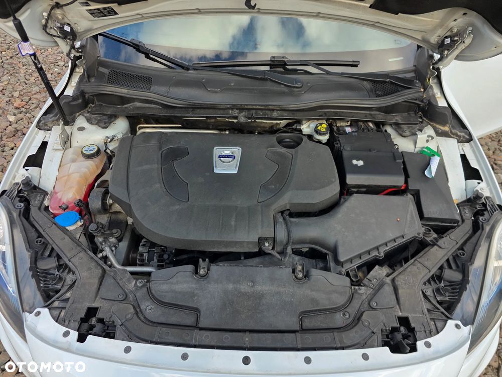 Volvo V40 D3 Geartronic R Design - 17