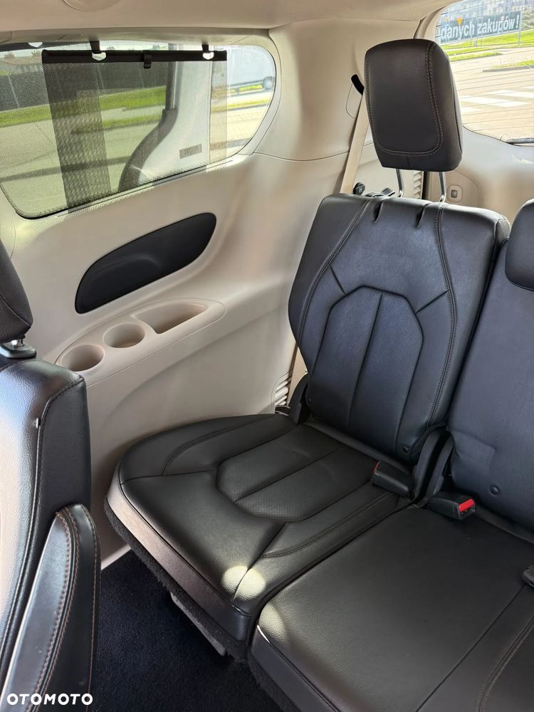 Chrysler Pacifica - 20