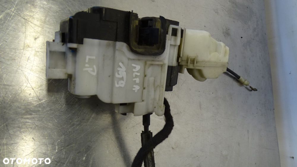 ZAMEK LEWY PRZÓD DRZWI FIAT GRANDE PUNTO 1.4 - 7