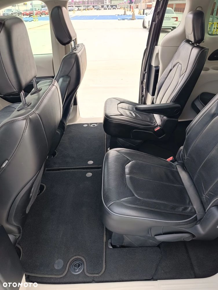 Chrysler Pacifica - 14