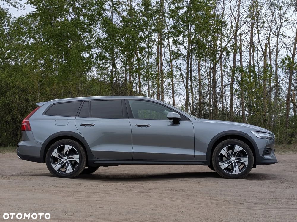 Volvo V60 Cross Country - 14