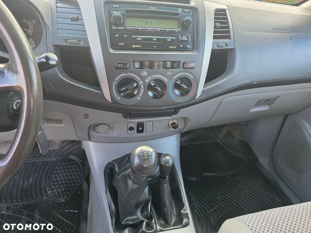 Toyota Hilux - 16