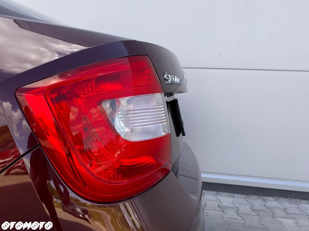 Skoda RAPID 1.2 TSI Ambition - 17