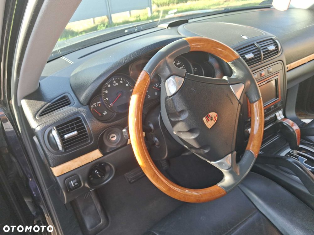 Porsche Cayenne - 4
