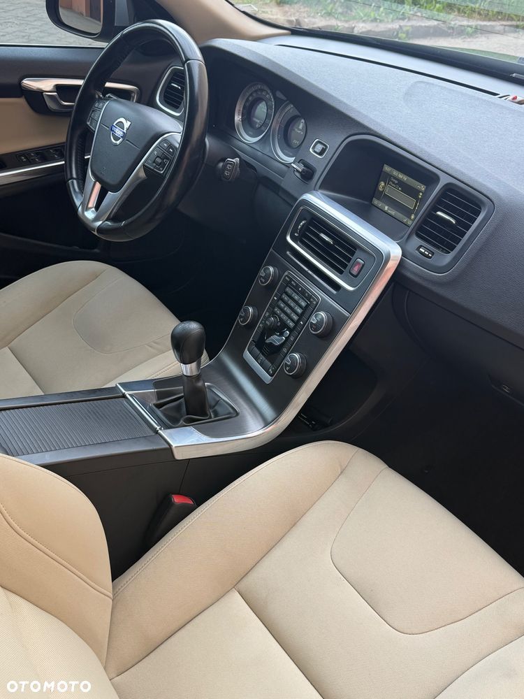 Volvo V60 D4 Momentum - 9