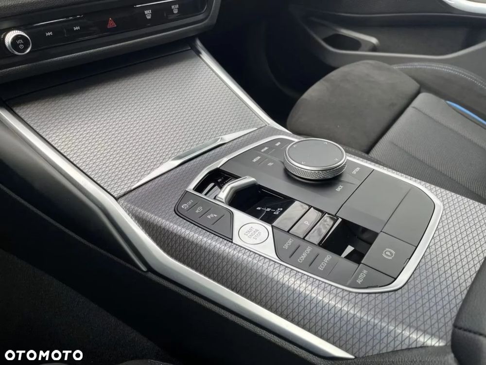BMW Seria 3 320i xDrive M Sport - 22