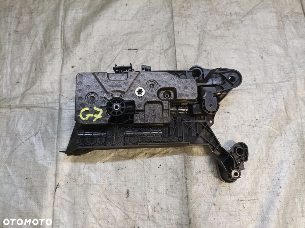 VW Golf VII podstawa akumulatora 5G0915331K - 1