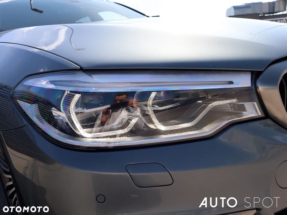 BMW Seria 5 M550d xDrive - 9