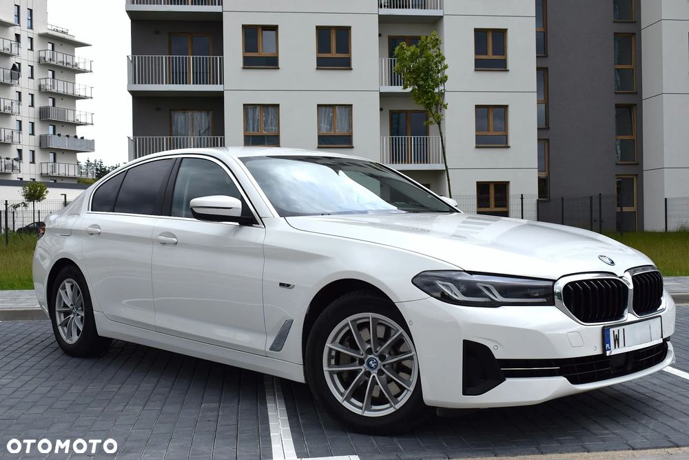 BMW Seria 5 530i xDrive mHEV sport - 13
