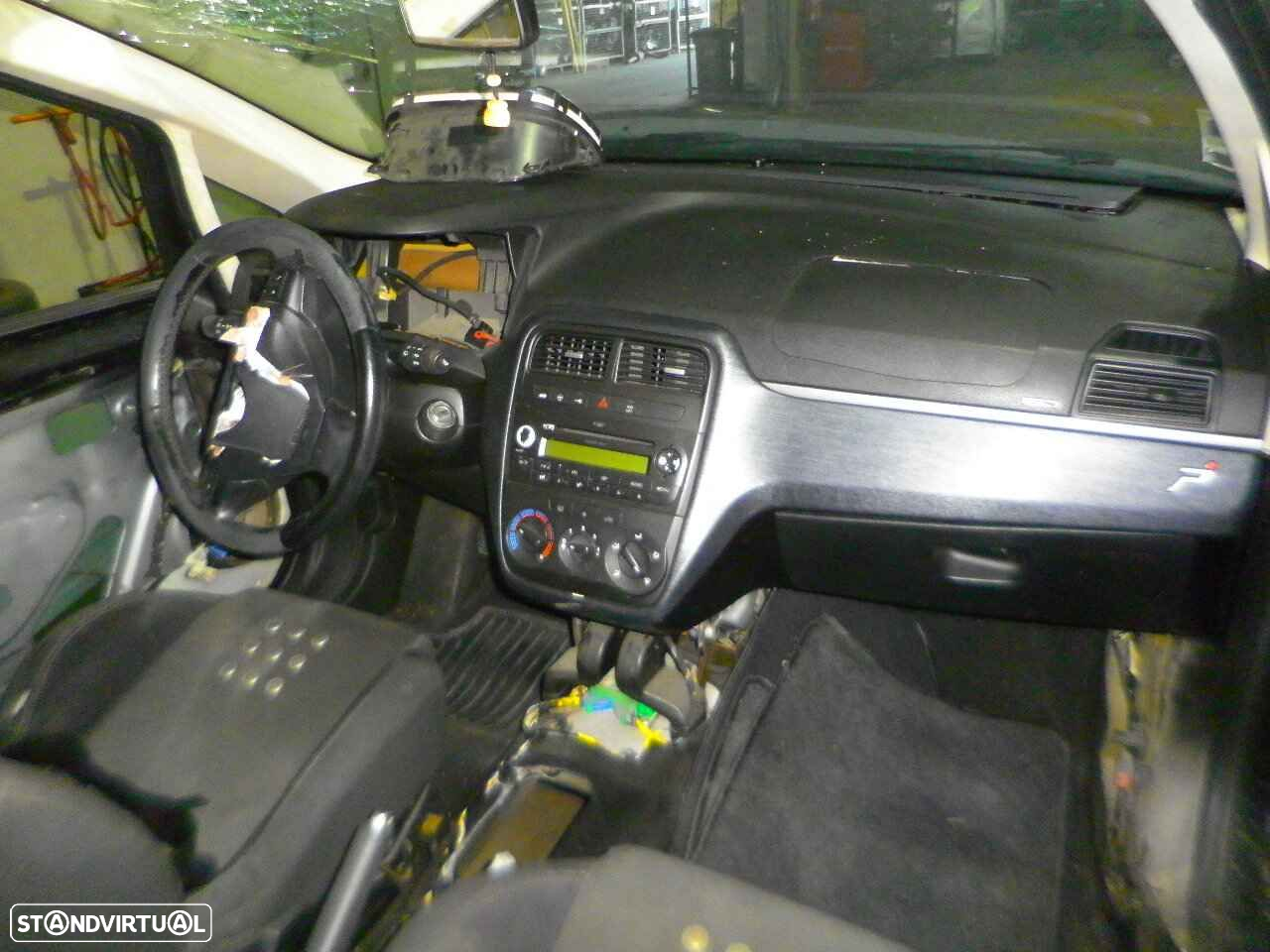 Carro MOT: 199A3000 Cxvel: 55192042 FIAT GRANDE PUNTO 2008 1.3D 90CV 3P PRETO DIESEL - 8