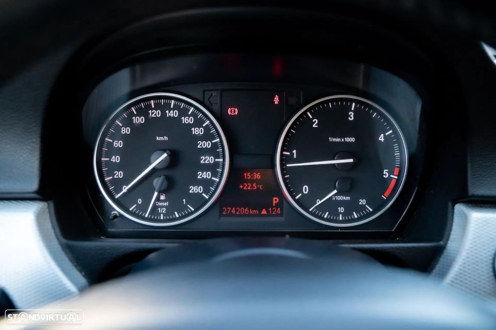 BMW 318 d Auto Pack M - 17