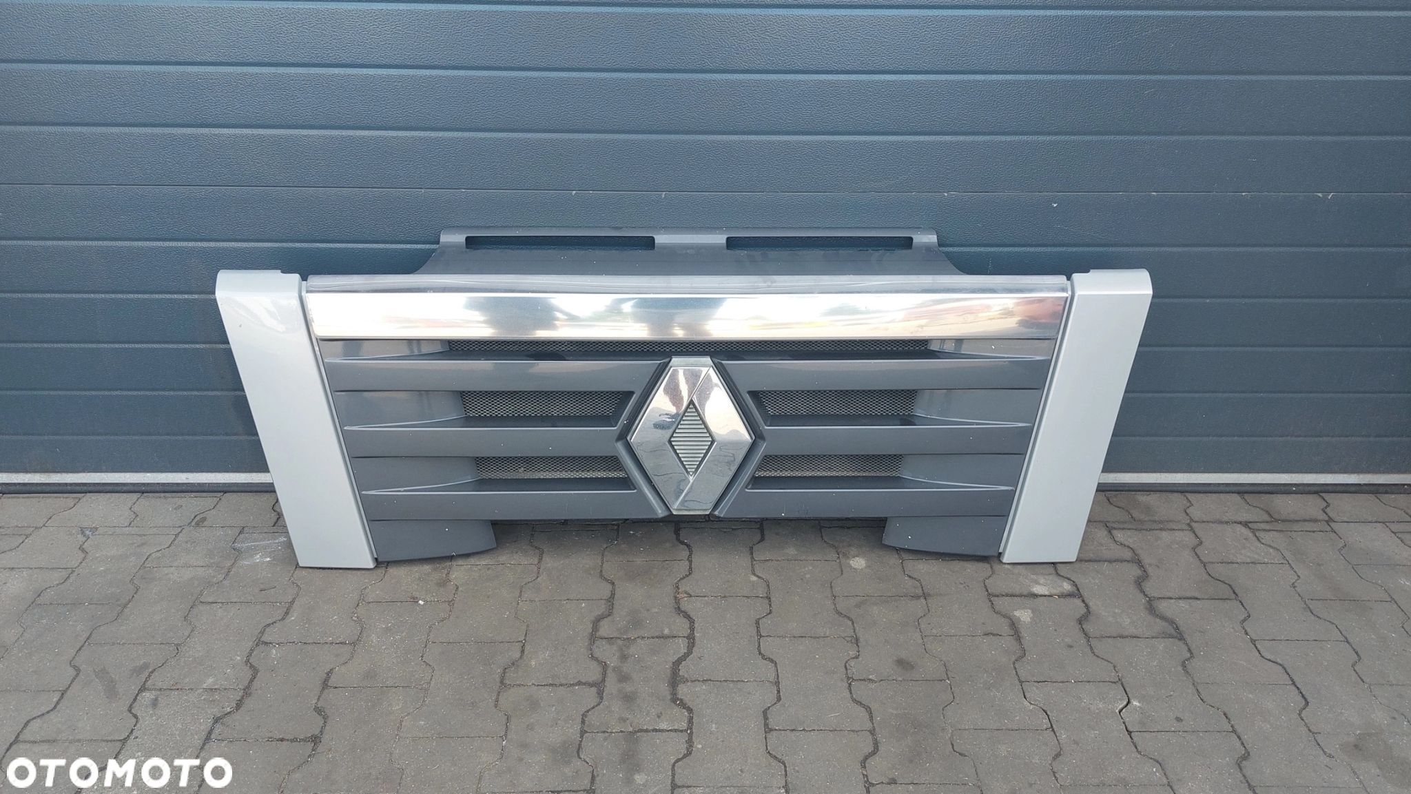 RENAULT MAGNUM DXI ATRAPA GRILL LIFT - 1