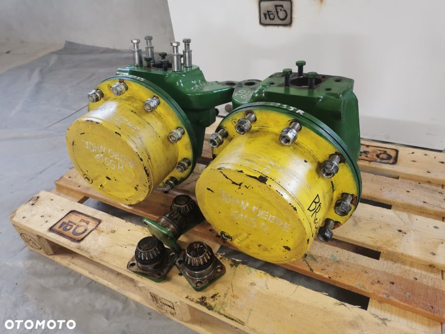 Zwrotnica lewa John Deere 6155 R {Typ 750310} - 1