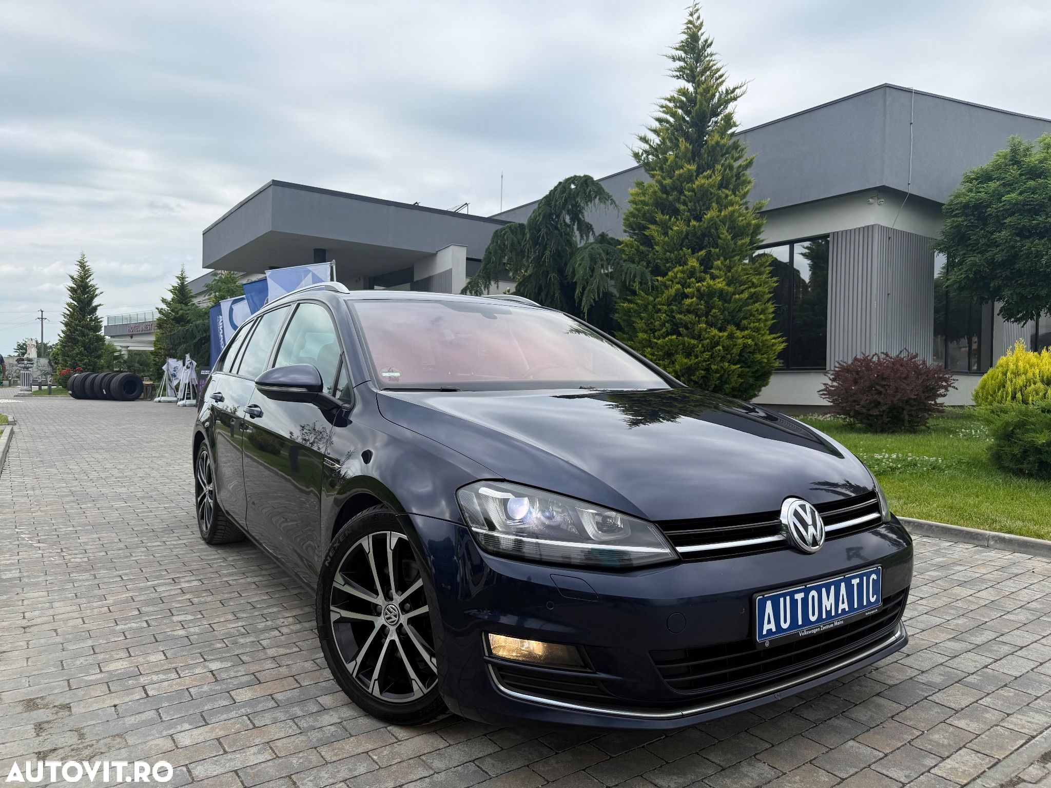 Volkswagen Golf Variant 1.6 TDI BlueMotion Technology DSG Lounge - 1