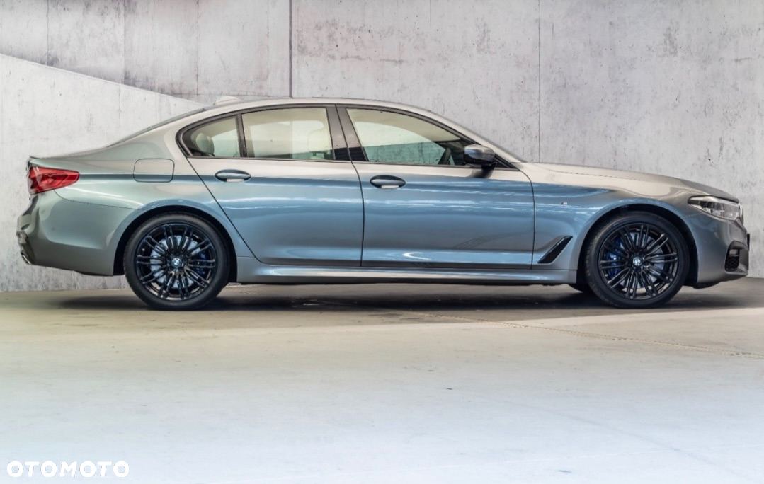 BMW Seria 5 540i xDrive - 11