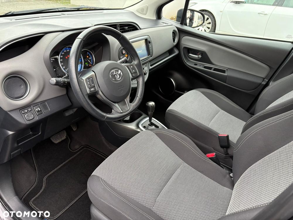 Toyota Yaris Hybrid 100 Dynamic - 18