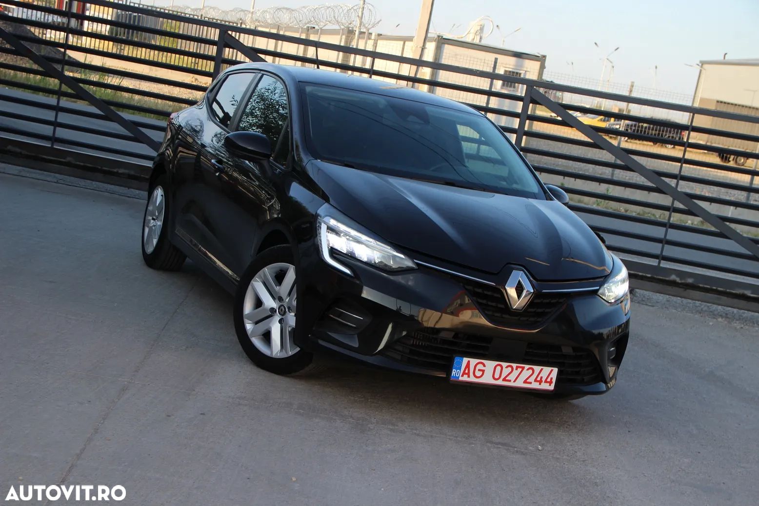 Renault Clio V 1.0 TCe 100 GPL Zen - 1