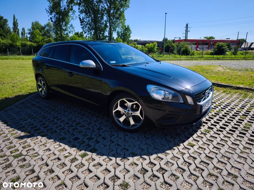 Volvo V60 D3 R-Design - 12