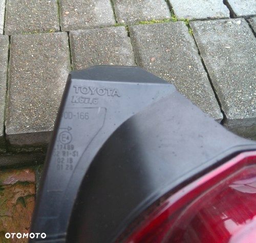 TOYOTA YARIS 3 III LIFT 14-17 PRAWA TYLNA LAMPA ORYGINAŁ - 2