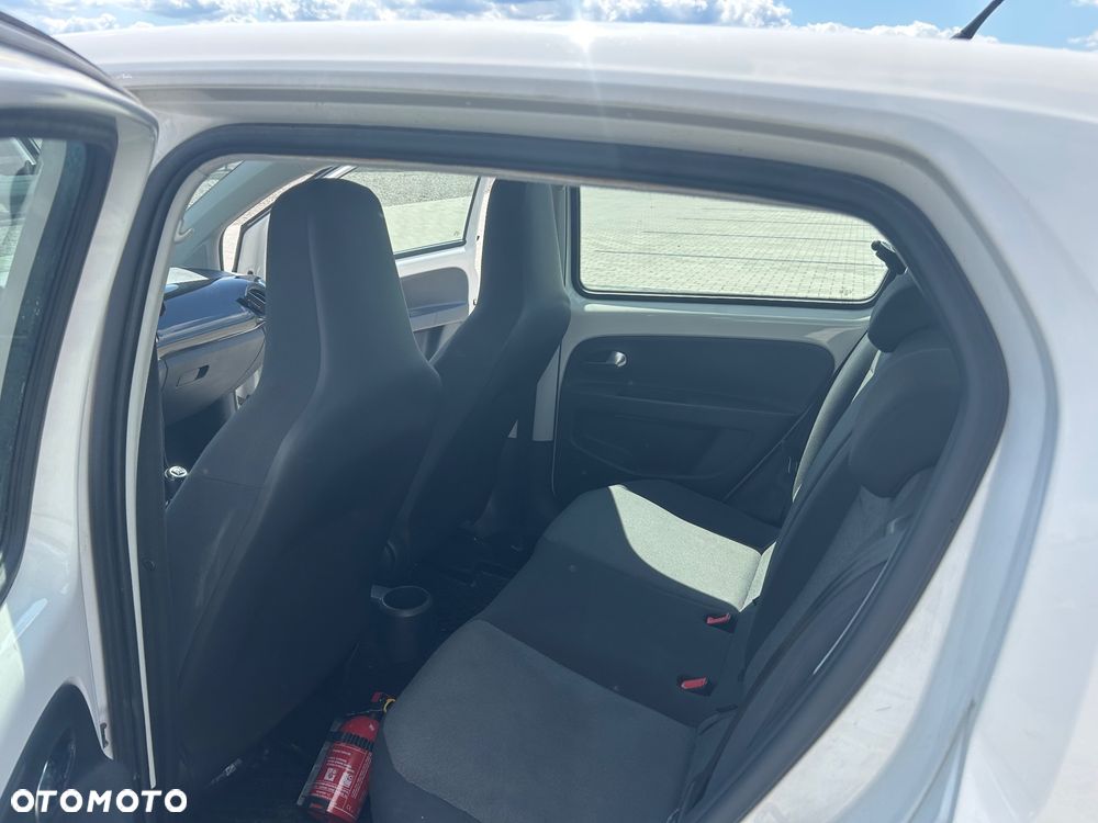 Volkswagen up! move - 15