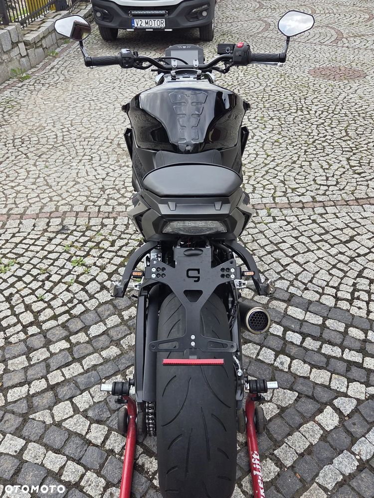Suzuki GSX - 35