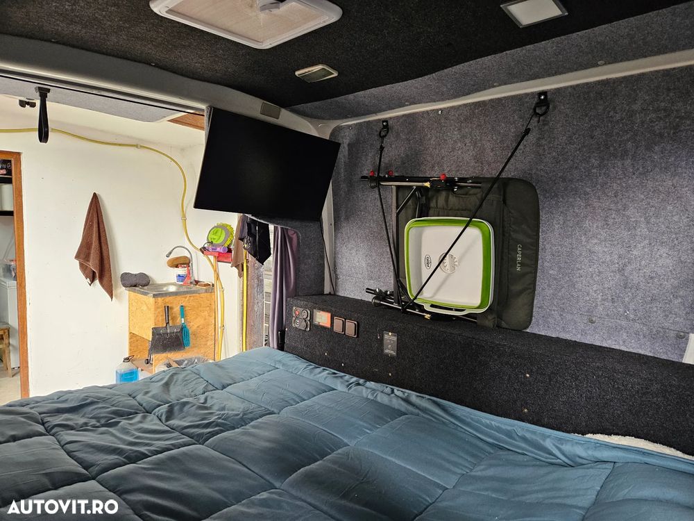 Volkswagen Caravelle - 14