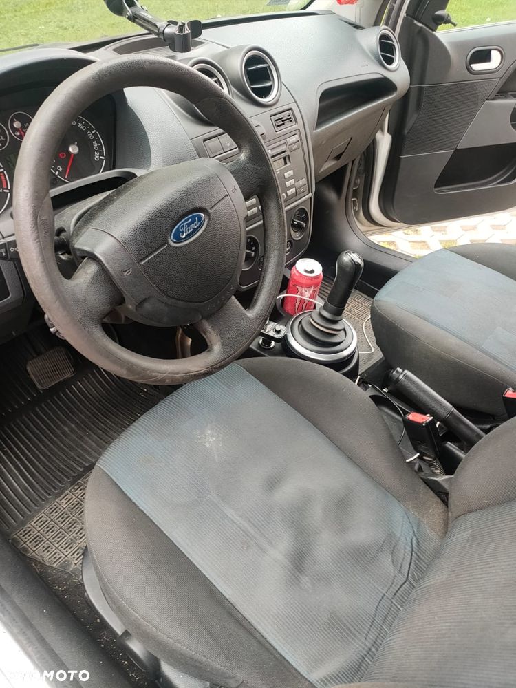 Ford Fiesta - 6