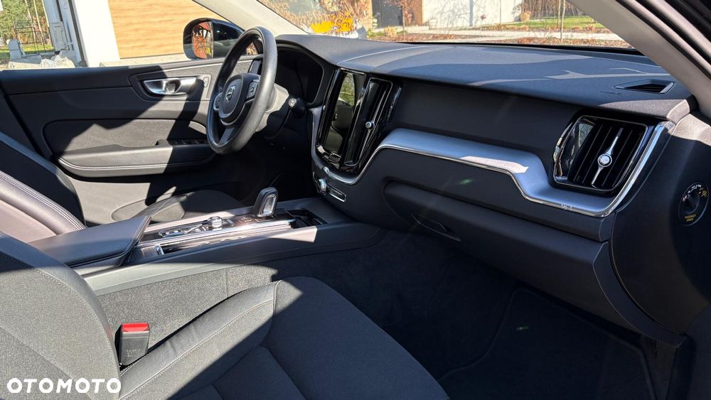 Volvo XC 60 B4 D AWD Momentum Pro - 2