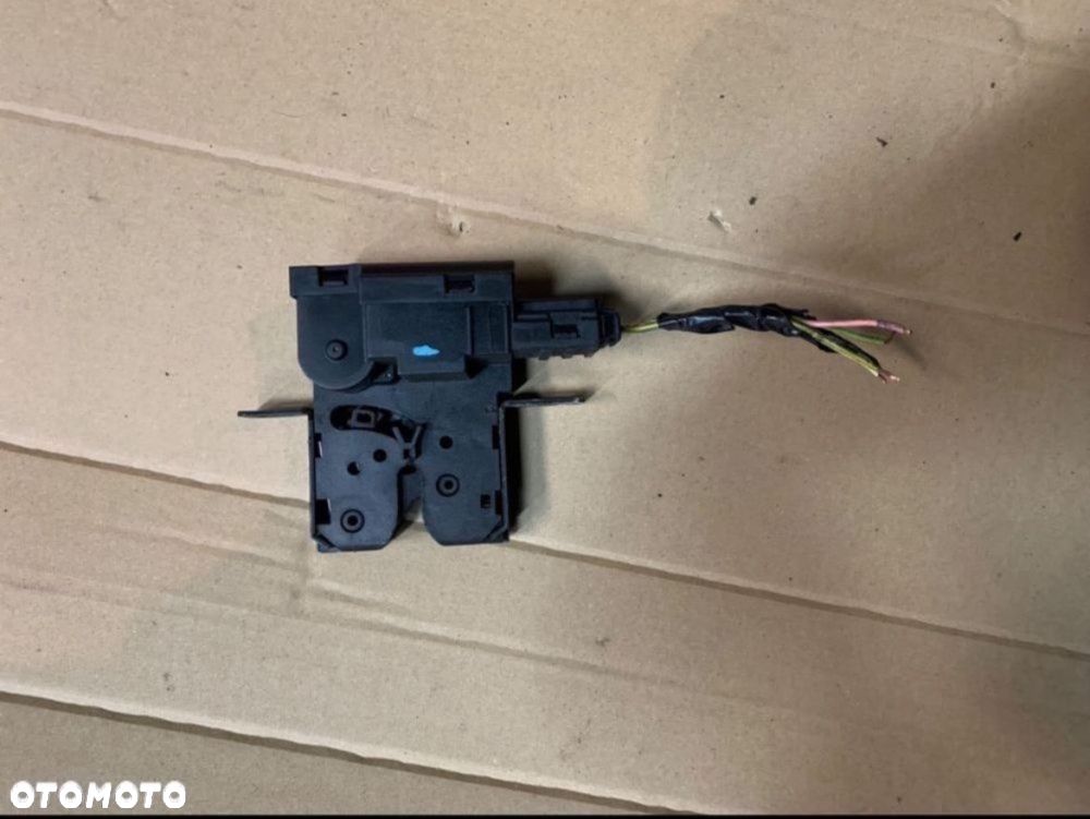 9648254780 zamek klapy bagażnika kombi Peugeot 407 - 2