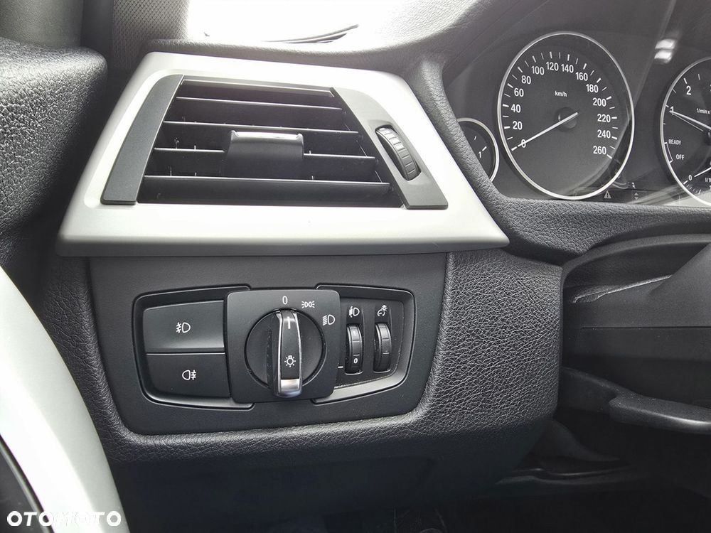 BMW Seria 3 318d - 17