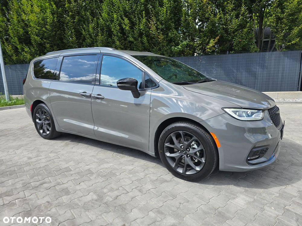 Chrysler Pacifica - 4