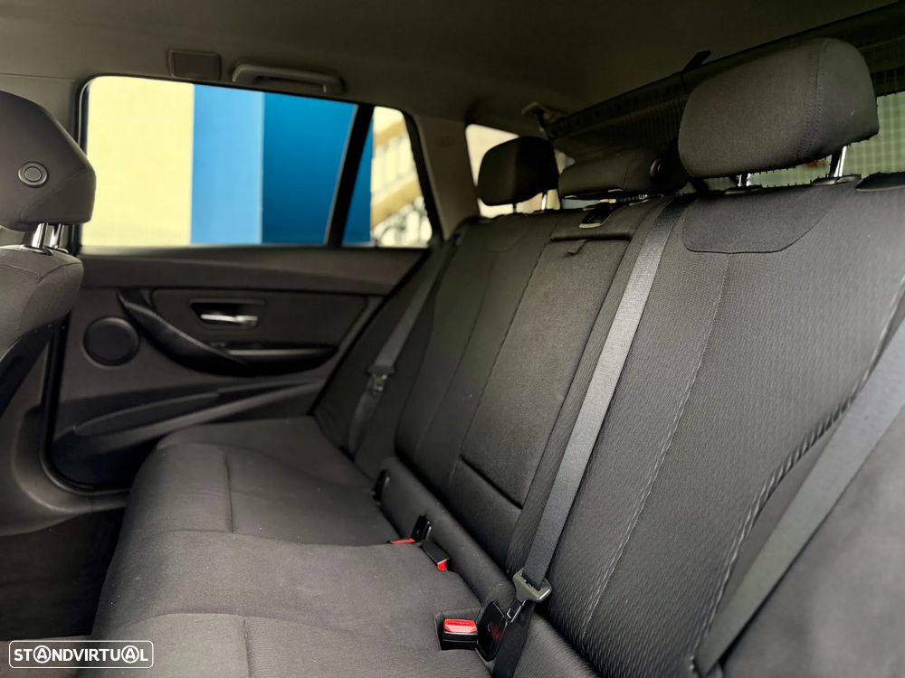 BMW 318 d Line Sport - 14