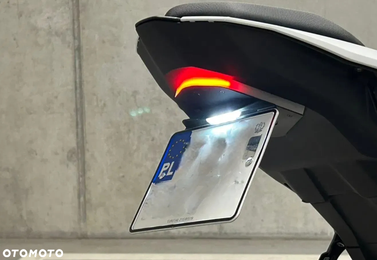 BMW S - 5
