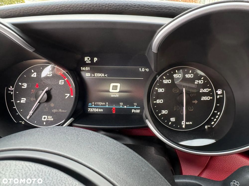 Alfa Romeo Giulia - 8