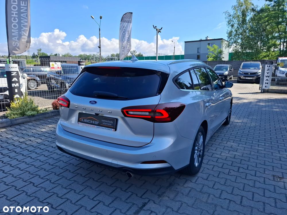 Ford Focus SW - 12