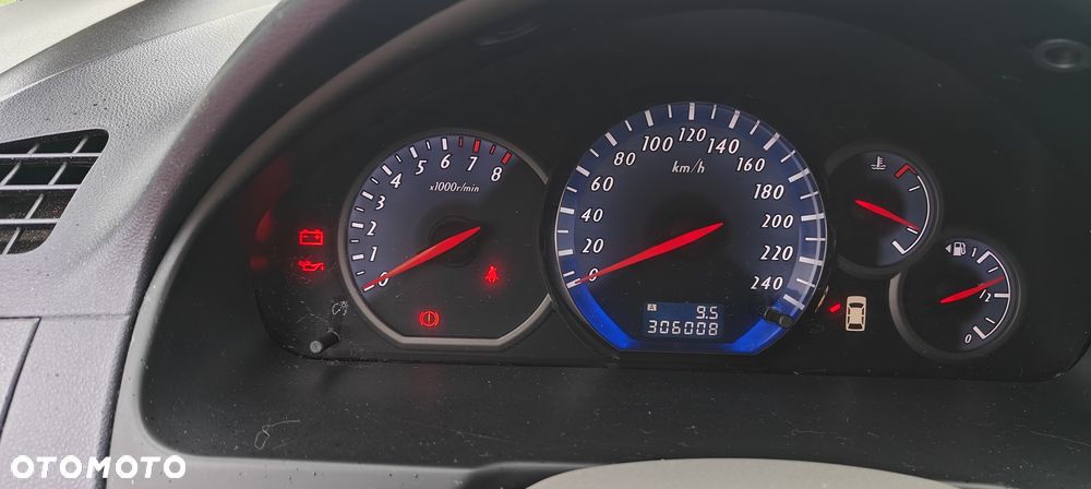 Mitsubishi Grandis 2.4 Intense - 17