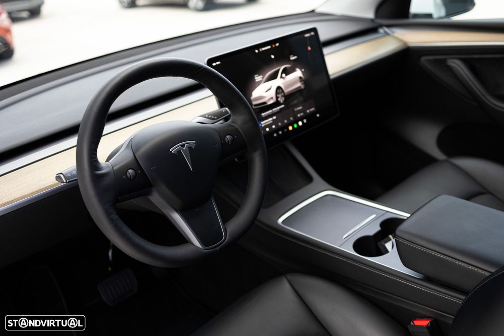 Tesla Model Y Standard RWD - 9