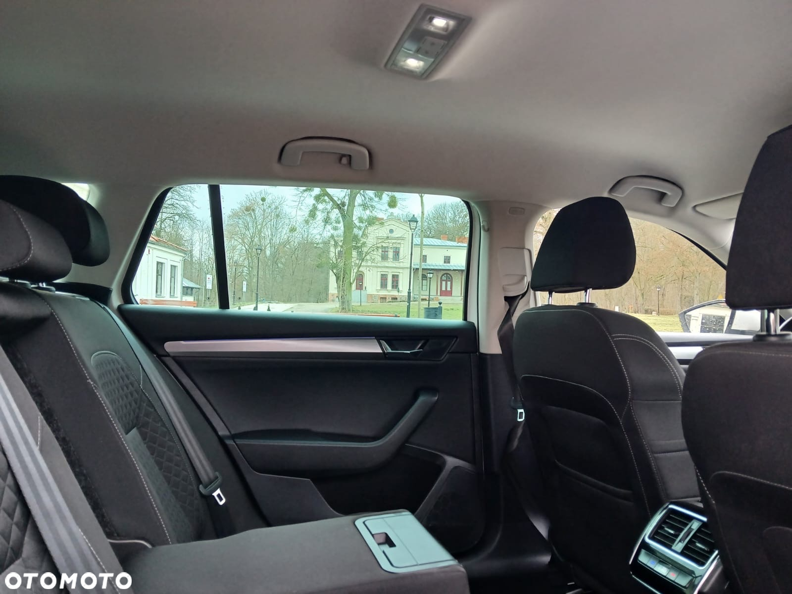 Skoda Superb Combi 2.0 TDI DSG Style - 20