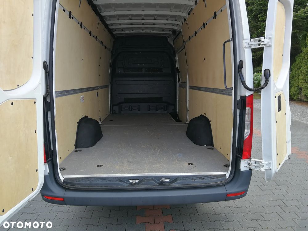 Mercedes-Benz Sprinter - 9