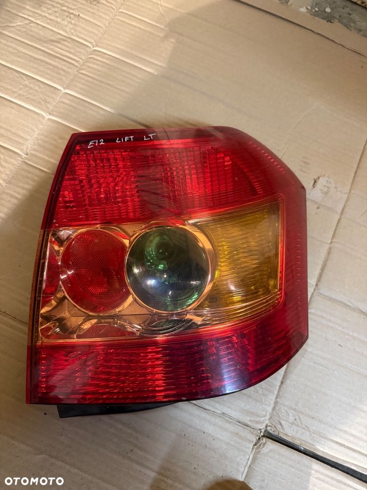 Lampa tył prawa, lewa Toyota Corolla E12 HB lift 04-07r. - 2