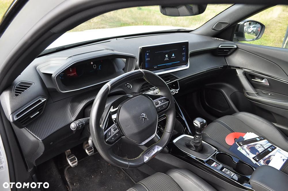 Peugeot 2008 1.5 BlueHDi GT Line S&S - 24