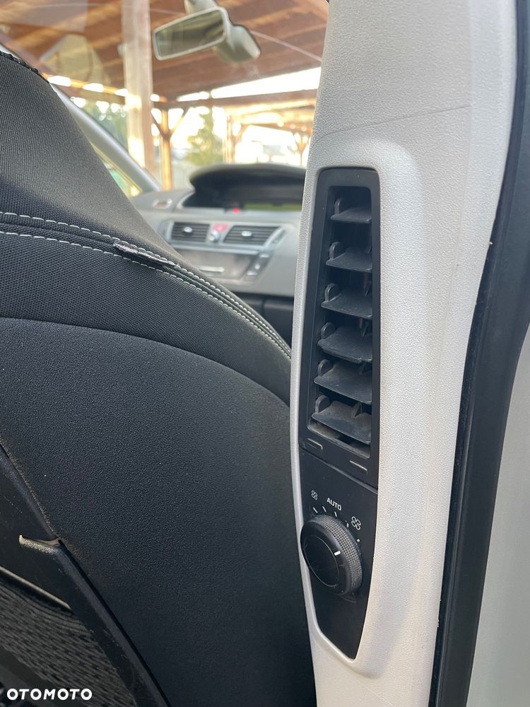 Citroën C4 Grand Picasso 1.8 16V Confort - 19