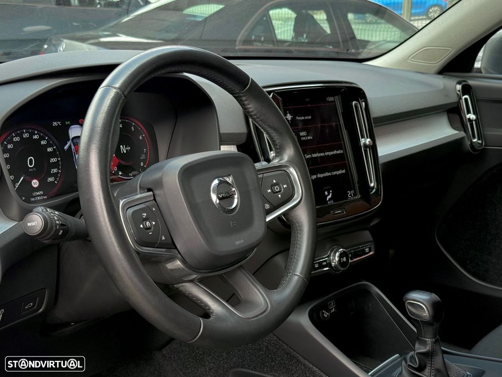 Volvo XC 40 1.5 T3 Momentum Tech Edition - 8